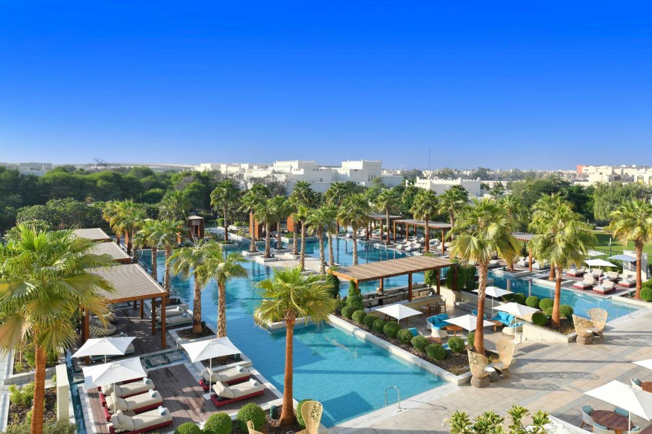 Al Messila, A Luxury Collection Resort & Spa, דוחה מראה חיצוני תמונה The resort's pool area