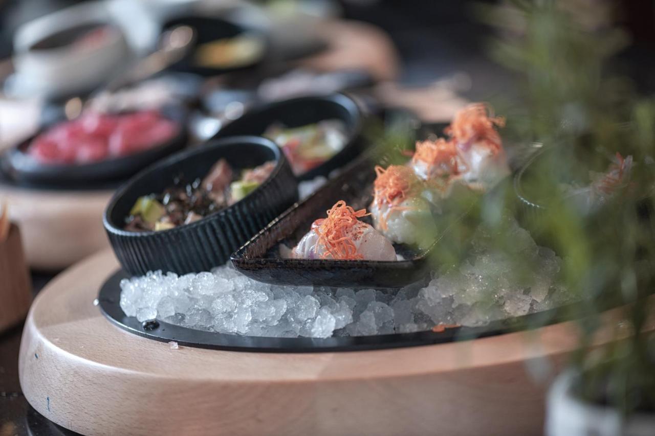 Al Messila, A Luxury Collection Resort & Spa, דוחה מראה חיצוני תמונה A sashimi platter