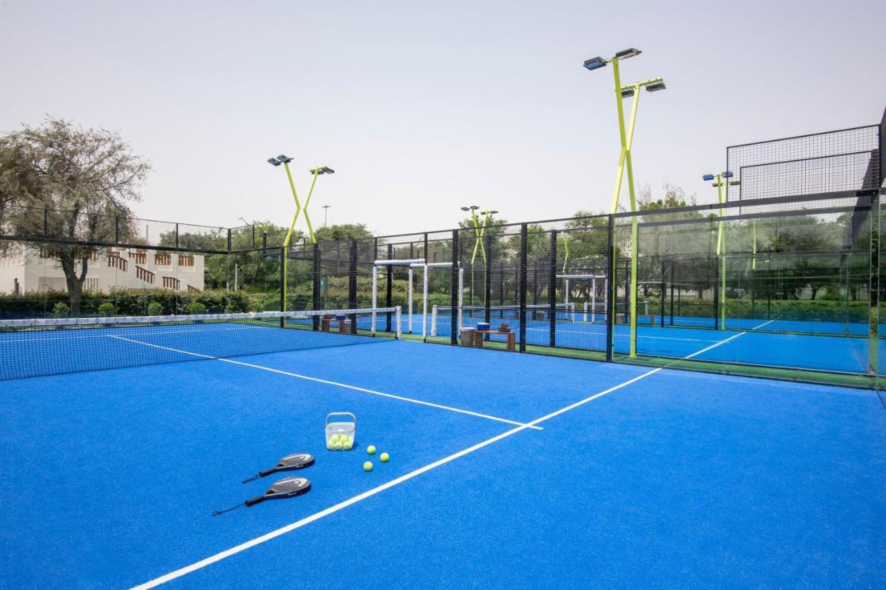 Al Messila, A Luxury Collection Resort & Spa, דוחה מראה חיצוני תמונה A paddle tennis court