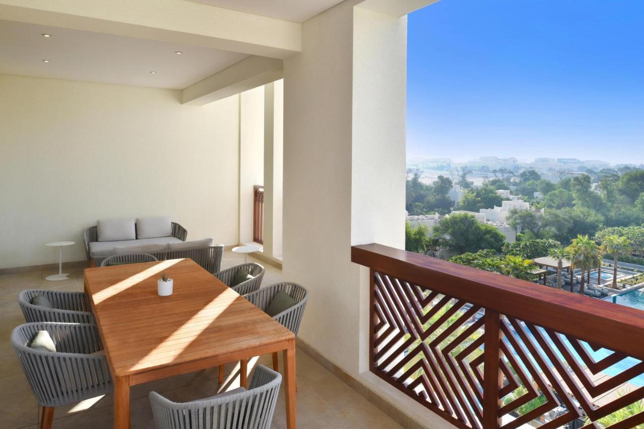 Al Messila, A Luxury Collection Resort & Spa, דוחה מראה חיצוני תמונה A view from the balcony of a suite at the Westin Hyderabad