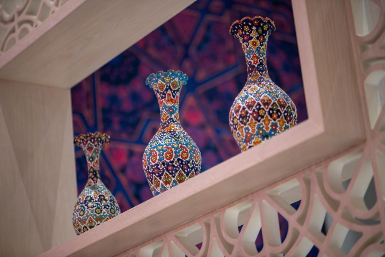Al Messila, A Luxury Collection Resort & Spa, דוחה מראה חיצוני תמונה Vases in the palace